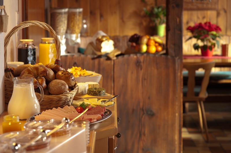 brasserie-BEZAUDUN LES ALPES-min_breakfast_buffet_food_restaurant_meal_hotel_plate_fresh-718745